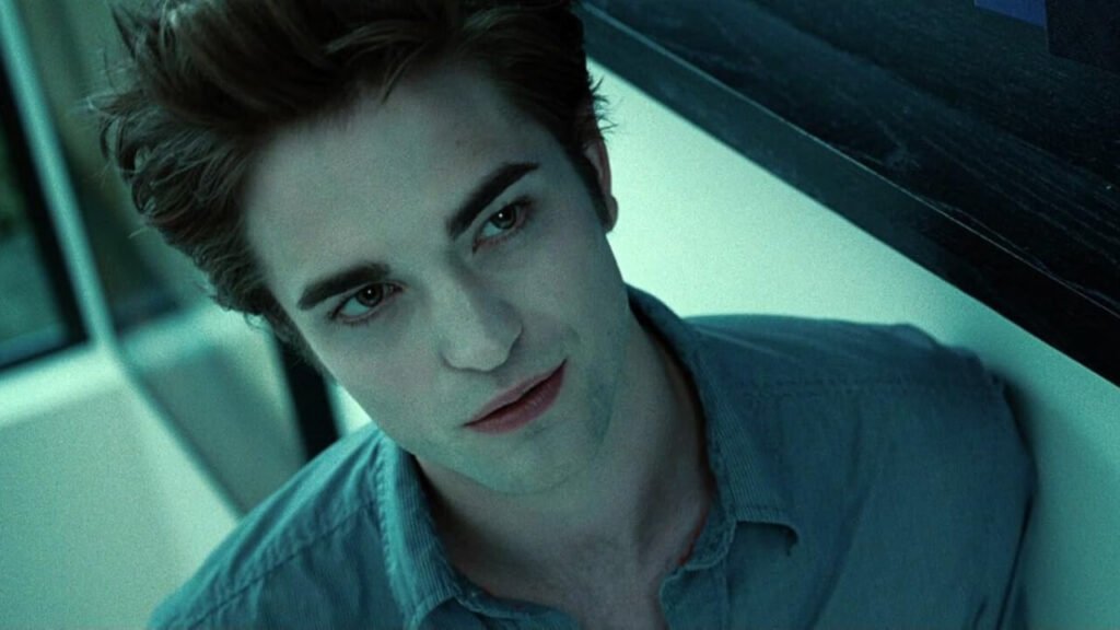 Robert Pattinson: de Edward Cullen ao Batman e sua reinvenção em Hollywood 1 Robert Pattinson como Edward Cullen em Crepúsculo (2008)