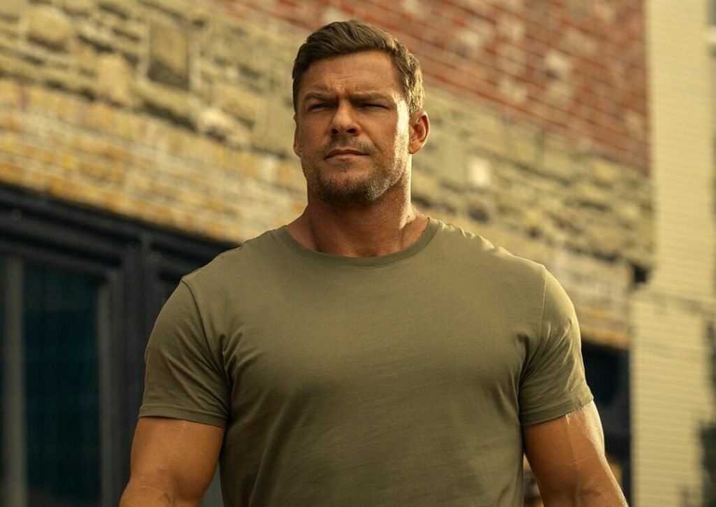 Alan Ritchson como Jack Reacher na série Reacher do Prime Video