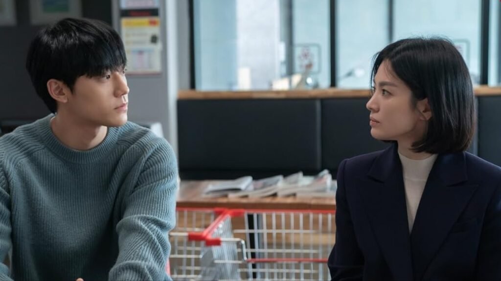 Joo Yeo-jeong, interpretado por Lee Do-hyun, e Moon Dong-eun, vivida por Song Hye-kyo, em cena de A Lição.