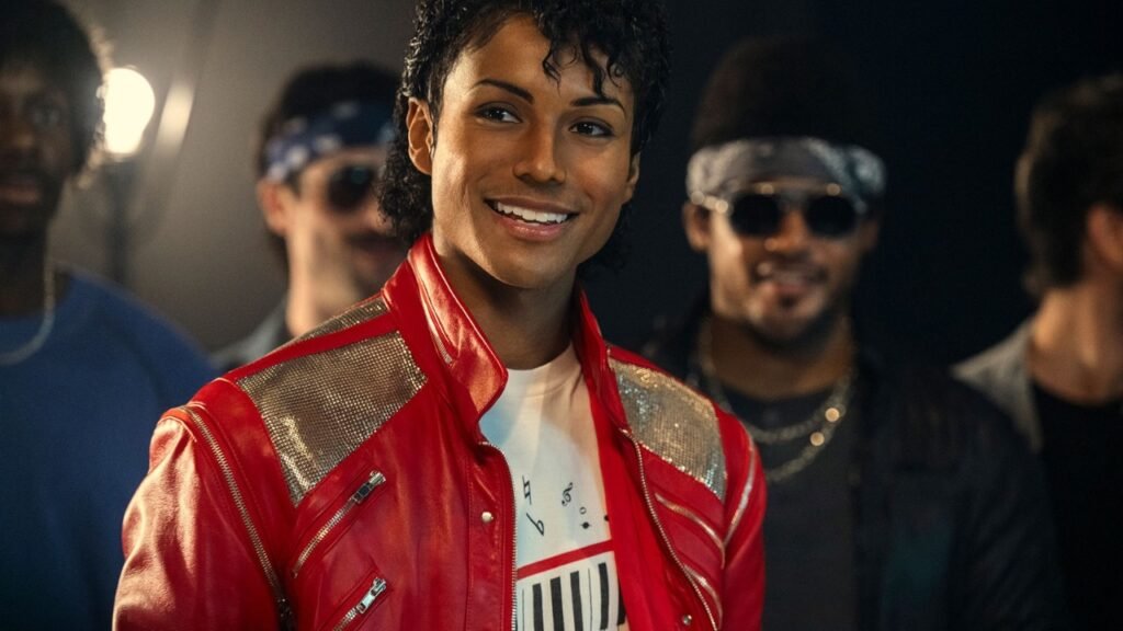 Jaafar Jackson como Michael Jackson na cinebiografia Michael
