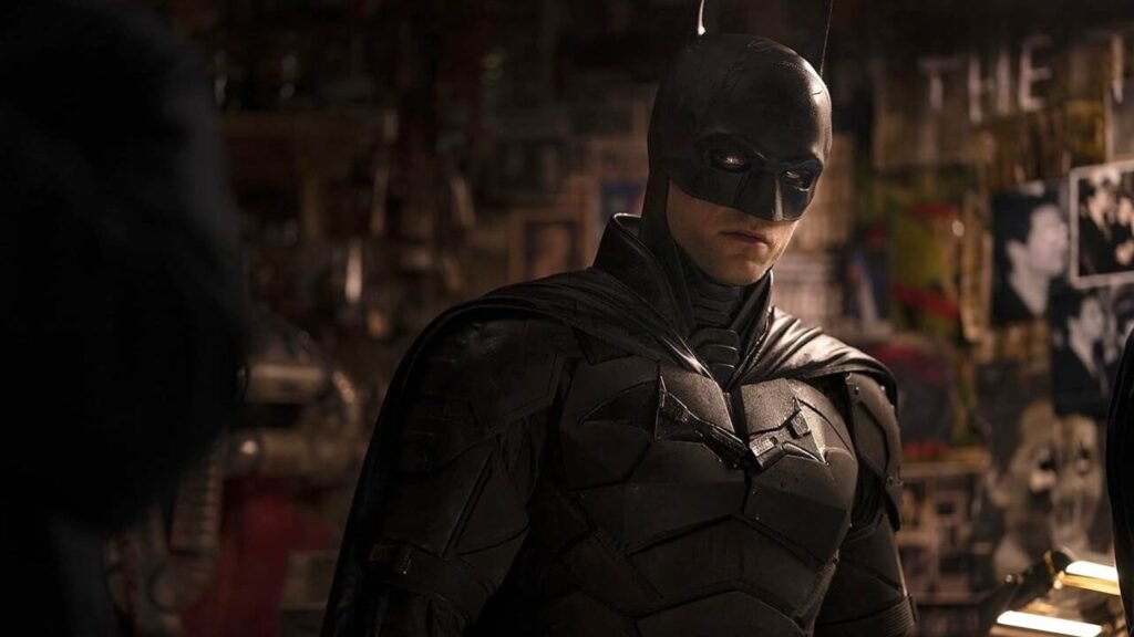 Cena de The Batman em uma sala escura