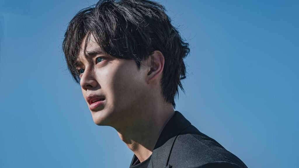 Cha Hyun-su, interpretado por Song Kang, em cena de Sweet Home.