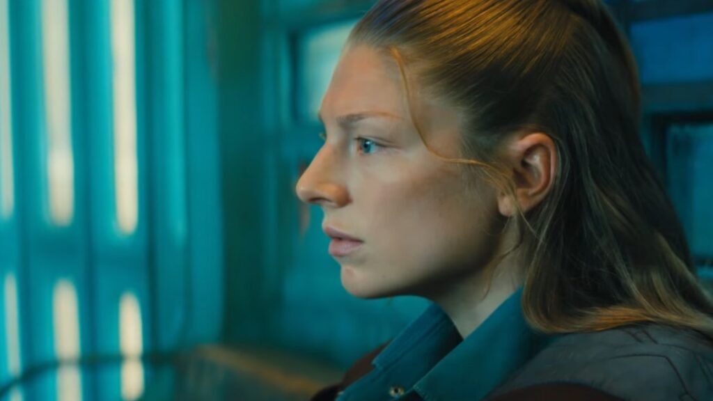 Hunter Schafer como Cora em cena do teaser de Blade Runner 2099