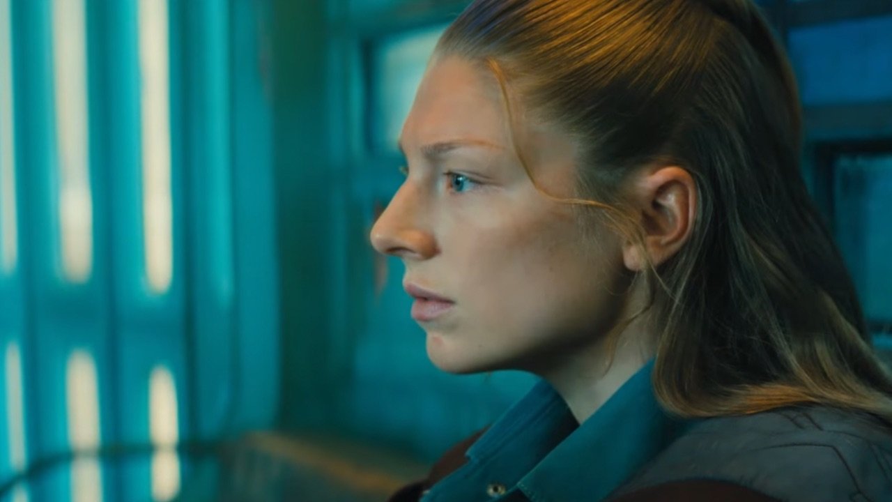 Hunter Schafer como Cora em cena do teaser de Blade Runner 2099