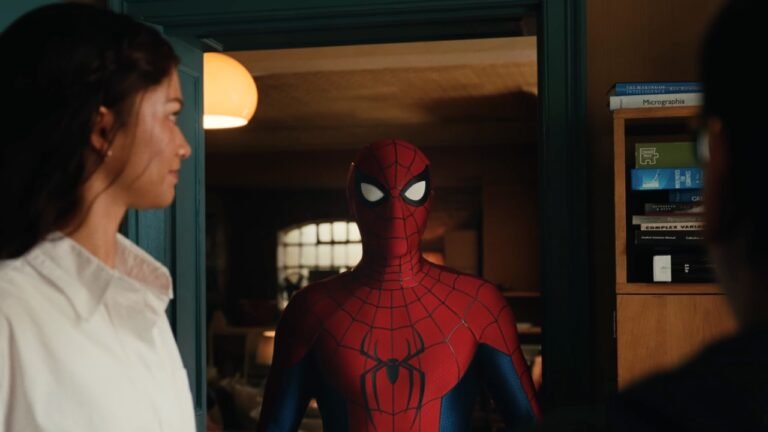 Homem-Aranha, MJ e Ned em cena do trailer final de Homem-Aranha: Um Novo Dia