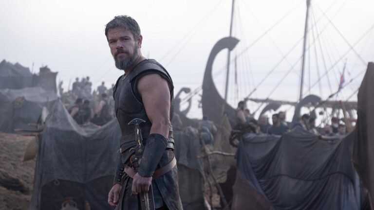 Matt Damon como Odisseu em cena de A Odisseia