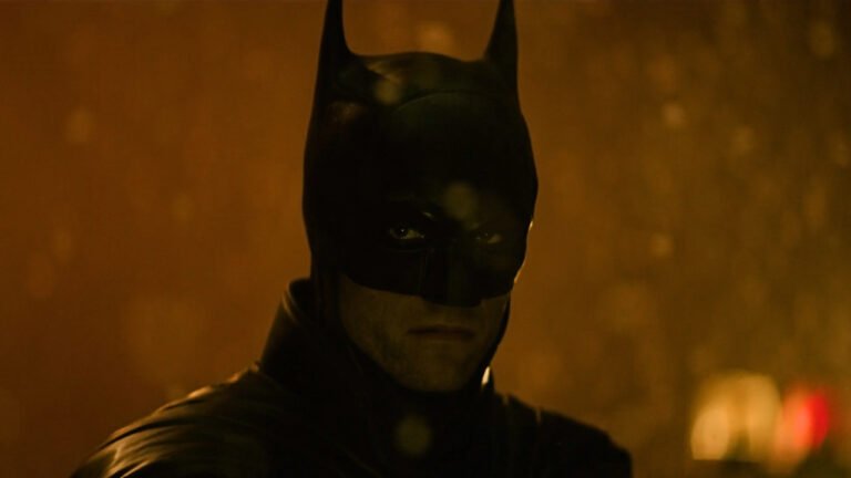Robert Pattinson caracterizado como Batman em teste de câmera de The Batman: Parte II.