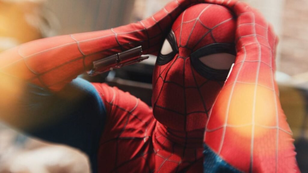 Homem-Aranha: Um Novo Dia alcança US$ 2 bilhões em apenas três semanas 3 Homem-Aranha coloca as mãos na cabeça em cena de Homem-Aranha: Um Novo Dia