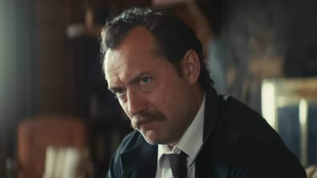Jude Law negocia papel em Scapegoat, novo filme de Ari Aster com Scarlett Johansson 1 Jude Law em A Ordem