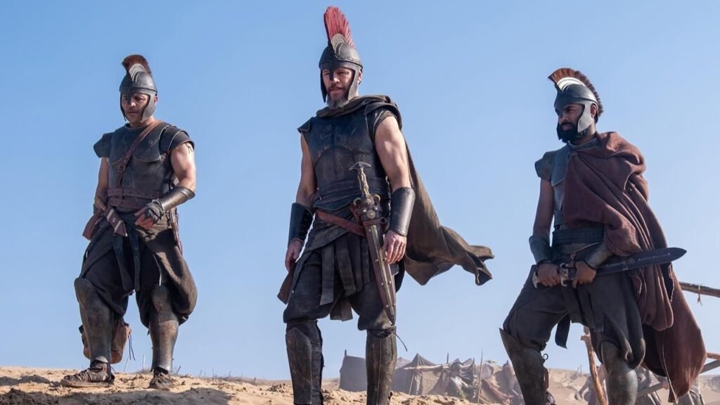 A Odisseia faz história e se torna maior bilheteria da Universal Pictures 1 Matt Damon como Odisseu em A Odisseia ao lado de dois soldados