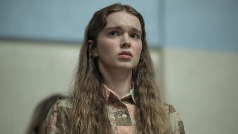 Summer H. Howell como Carrie em Carrie: A Estranha