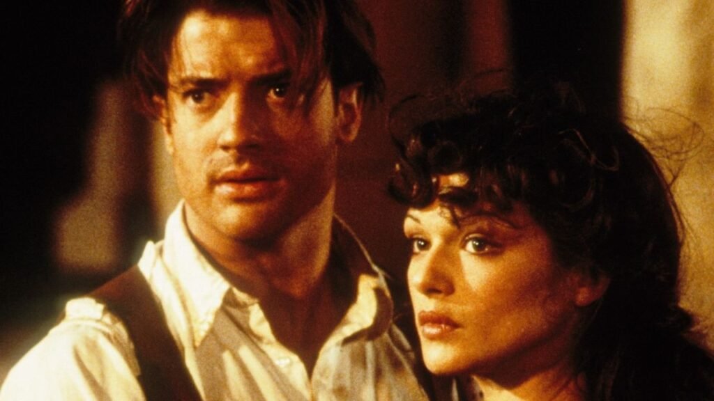 Brendan Fraser e Rachel Weisz como Rick O’Connell e Evelyn em A Múmia (1999)